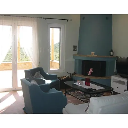 Three-bedroom Holiday In Finikounda-messinias