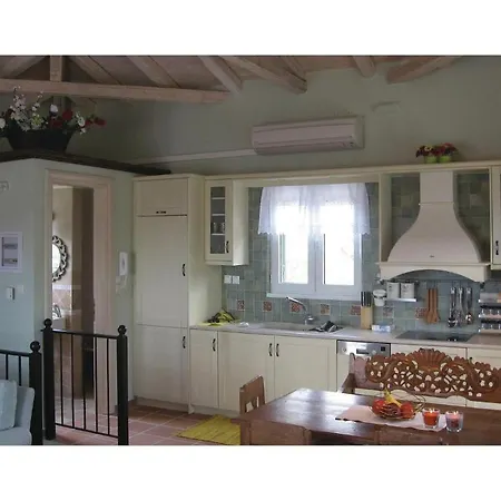 Three-bedroom Holiday In Finikounda-messinias Grizokambos