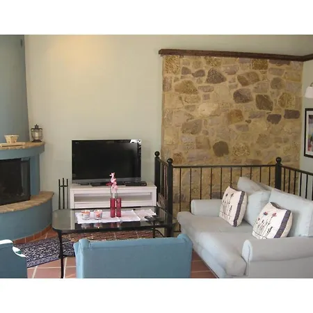 Three-bedroom Holiday In Finikounda-messinias *